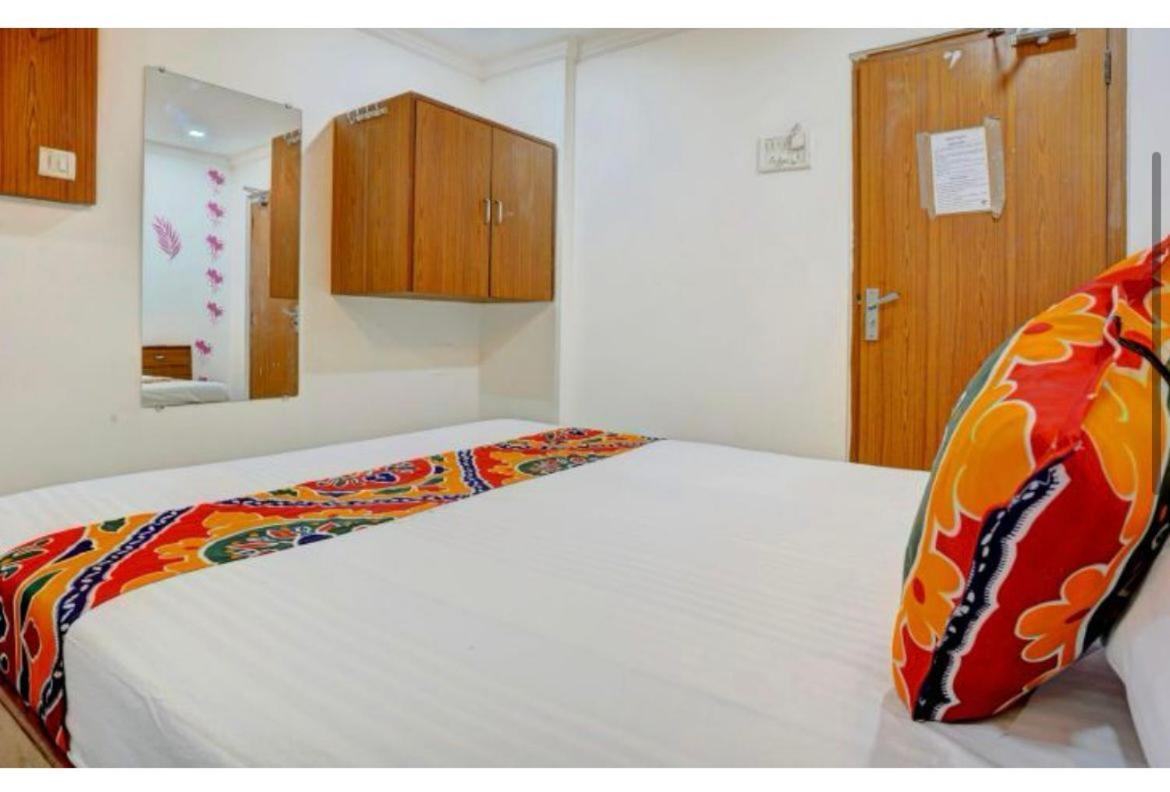 Hotel Super Мумбаи Экстерьер фото